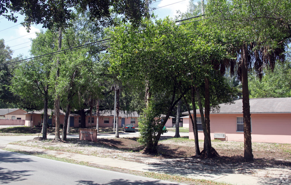 Building Photo - Hunter Oaks Apartments