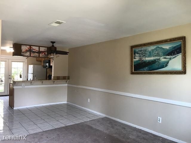 Building Photo - 10106 Carefree Dr