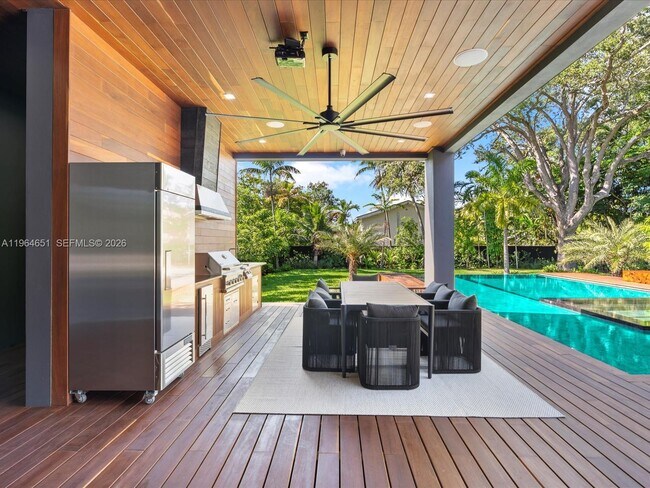 Foto del edificio - 871 NE 83rd St