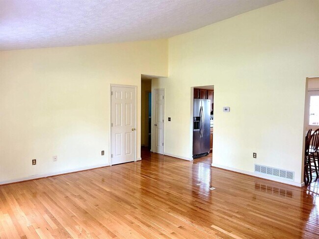 Building Photo - 168 Saratoga Cir