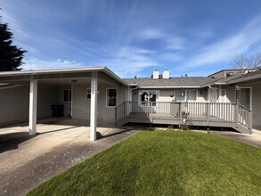 Building Photo - 1502 Burrows Ct