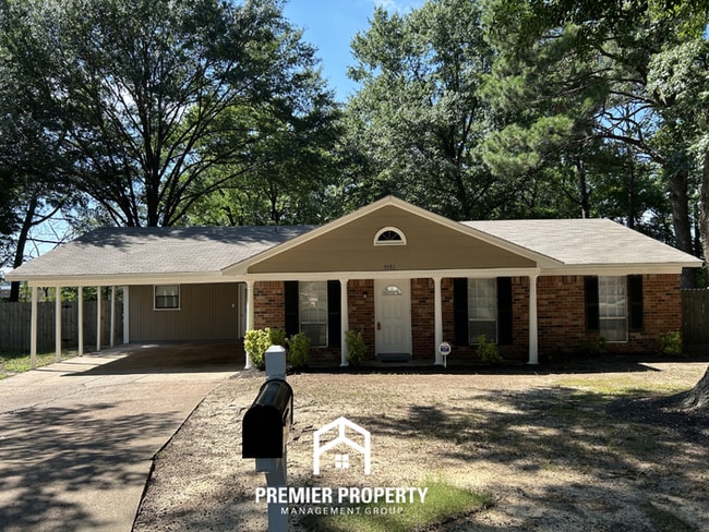 Charming 3BR/2BA Horn Lake Home | Hardwood Floors, Brick Fireplace & Fenced Yard - Charming 3BR/2BA Horn Lake Home | Hardwood Floors, Brick Fireplace & Fenced Yard