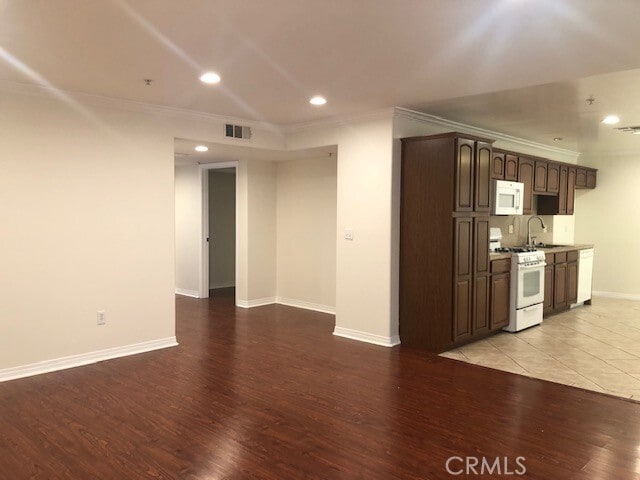 Foto del edificio - 13525 Vanowen St