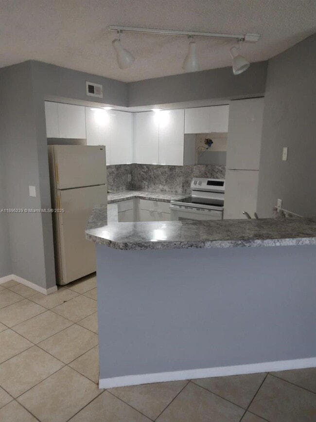Foto del edificio - 1401 Village Blvd