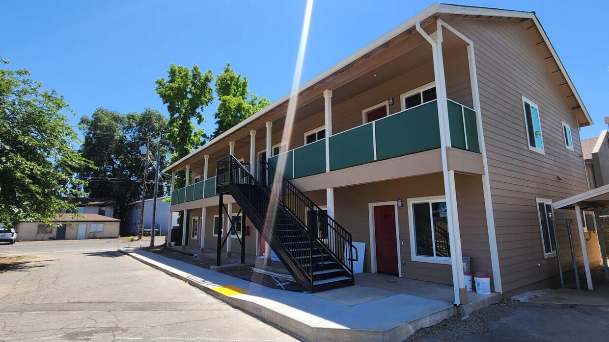 Foto principal - 728 W 1st Ave