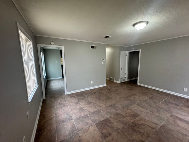 Building Photo - 1722 Northfield Dr