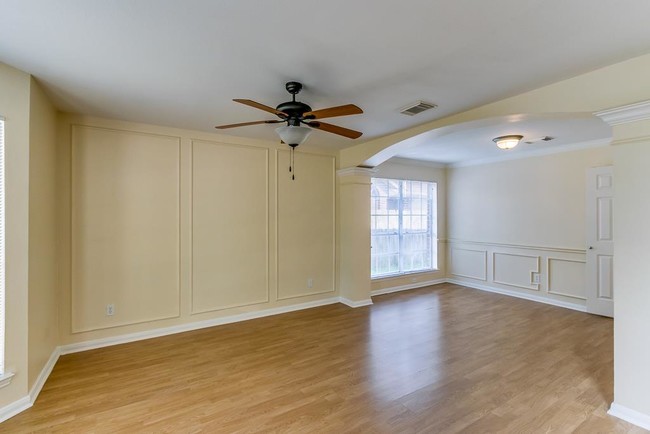 Foto del edificio - 23711 Welch House Ln