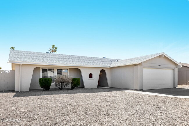 Building Photo - 6933 W Sunnyslope Ln