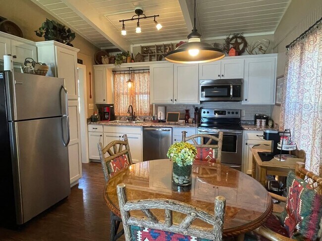 Foto del edificio - 1114 W 17th St