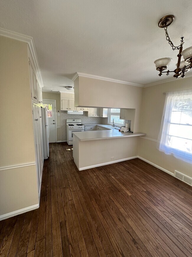 Kitchen - 2822 Connor St