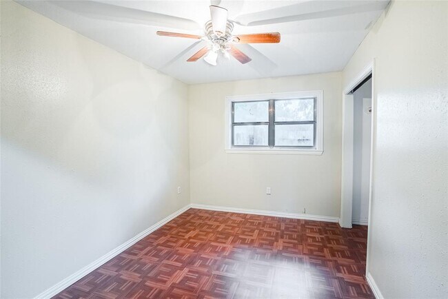 Foto del edificio - 6721 Stroud Dr