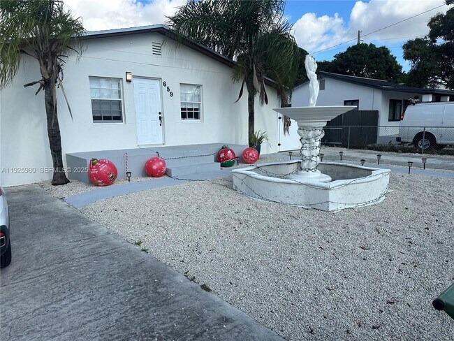 Foto del edificio - 659 E 19th St