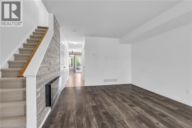 Building Photo - 50 Howe Dr