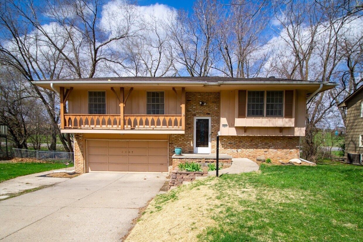 Foto principal - 2207 Pleasant St