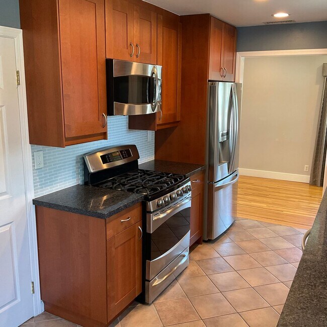 Building Photo - FOR LEASE 3 Bedroom 2 Bath Corner Lot Home