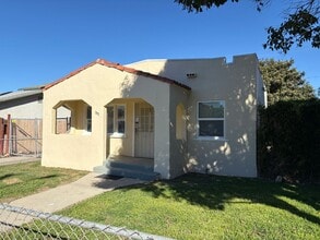 Building Photo - 283 E McFarlane Dr