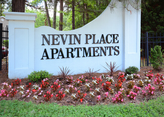 Foto del edificio - Nevin Place Apartments