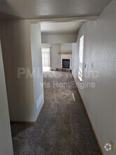 Building Photo - 530 NE Churchill St