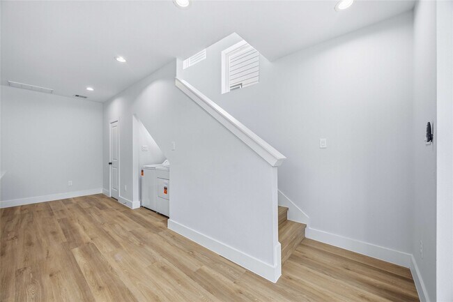 Building Photo - 4138 Larkspur St