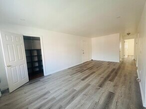 Building Photo - 121 Mallory Ave