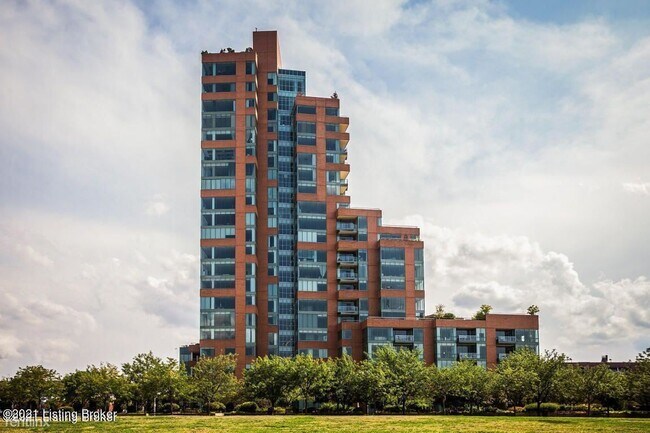 Foto del edificio - 222 E Witherspoon St