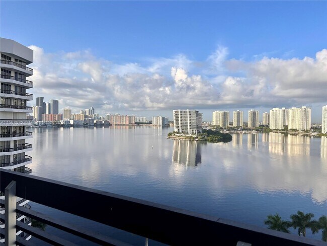 Foto del edificio - 3600 Mystic Pointe Dr