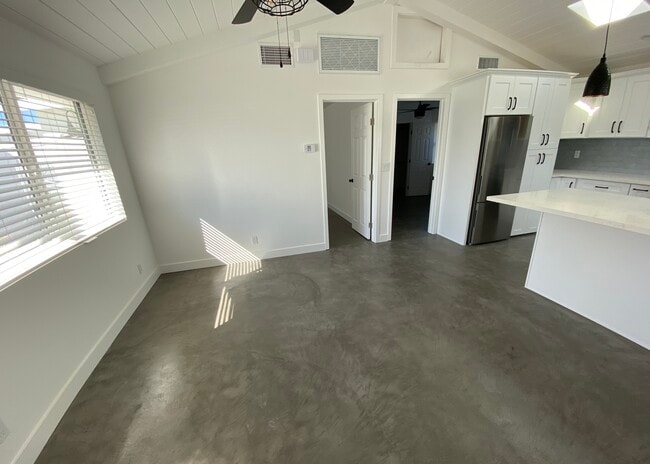 Building Photo - 517 Emerald St