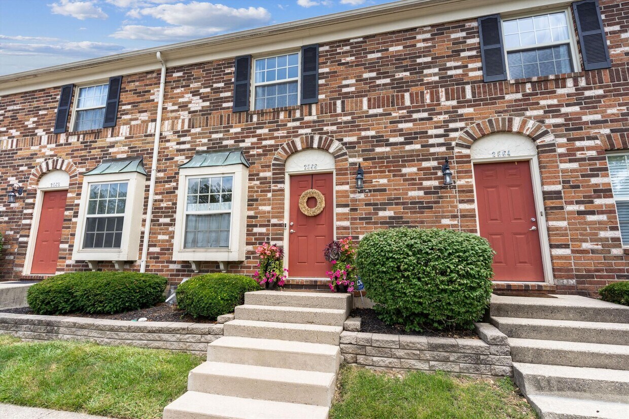 Primary Photo - 2566 Scioto View Ln