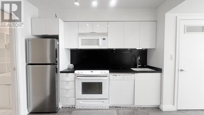 Building Photo - 15 Iceboat Terr