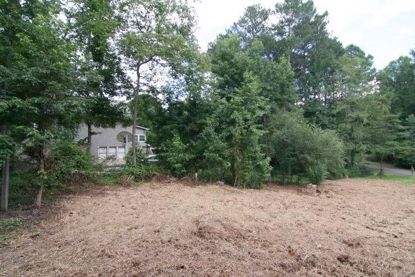 Building Photo - 595 Rivercrest Dr