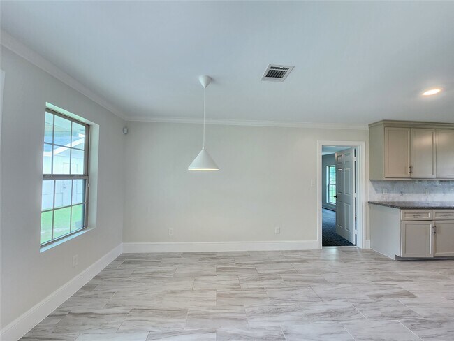 Foto del edificio - 8033 Turquoise Ln