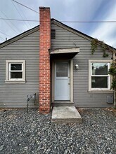 Building Photo - 708 S 14th Ave