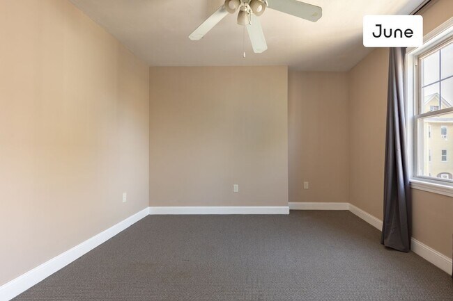 Foto del edificio - ROOM ONLY in 4-bed/2.0-bath Home
