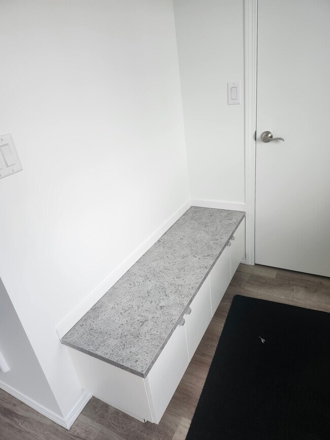 Building Photo - 12037-12059 59 St NW