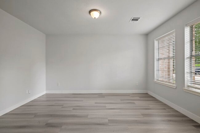 Building Photo - 2707 Shawna Lyn Dr