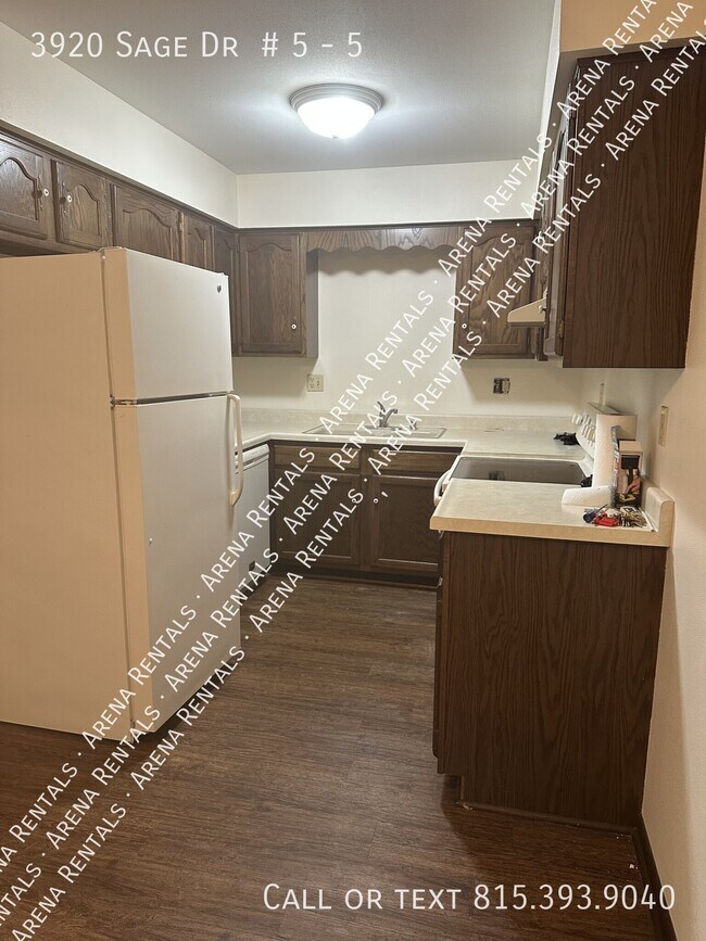Building Photo - 3920 Sage Dr