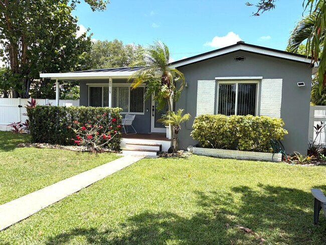 Foto del edificio - 2615 Roosevelt St