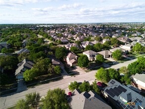 Building Photo - 5405 English Oak Dr