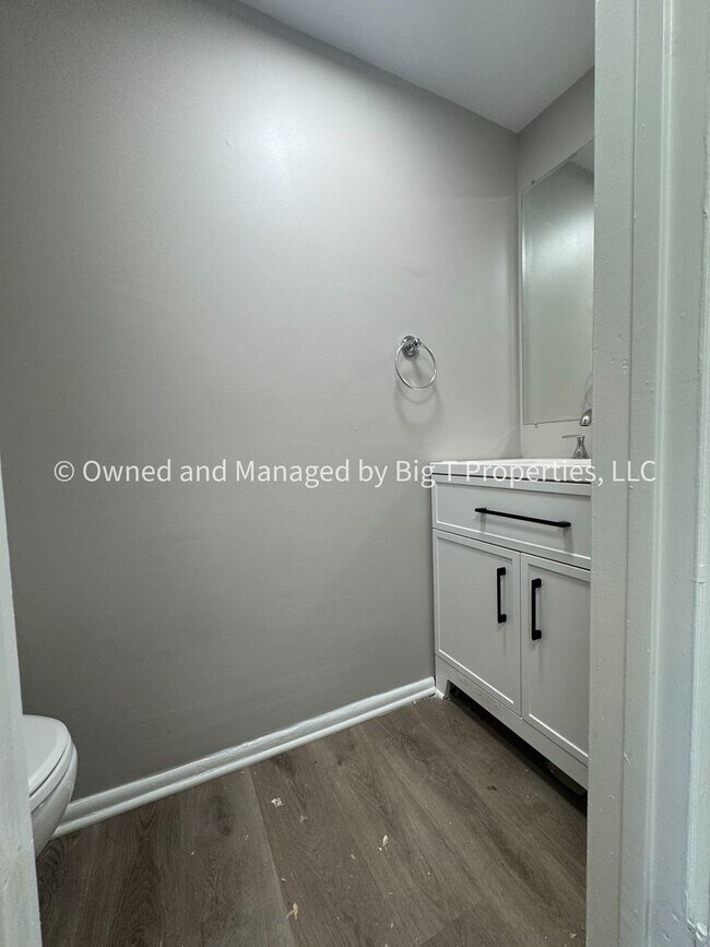 Foto del edificio - Coming soon* Cute Townhouse between Woodbr...