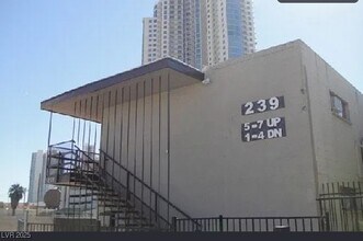 Building Photo - 239 W Cleveland Ave