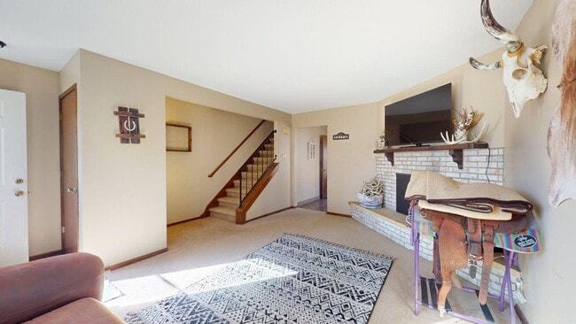 Building Photo - Well-maintained Duplex