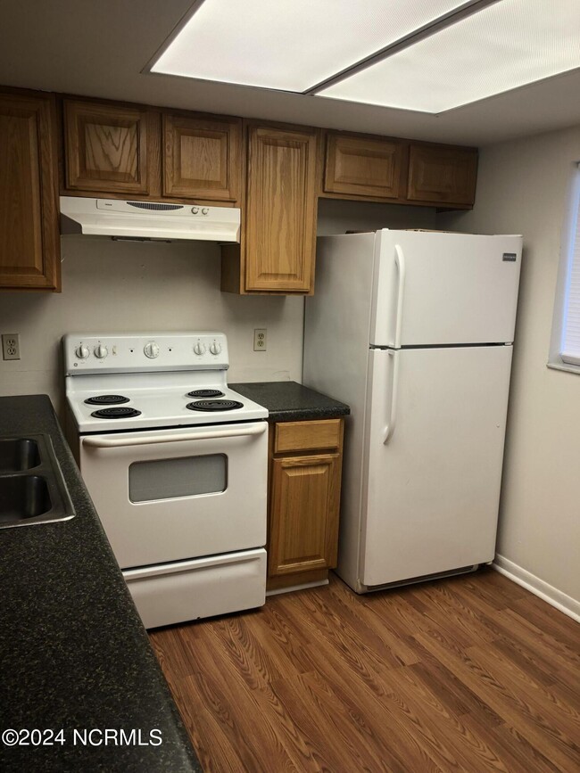 Building Photo - 4501 Holly Tree Rd