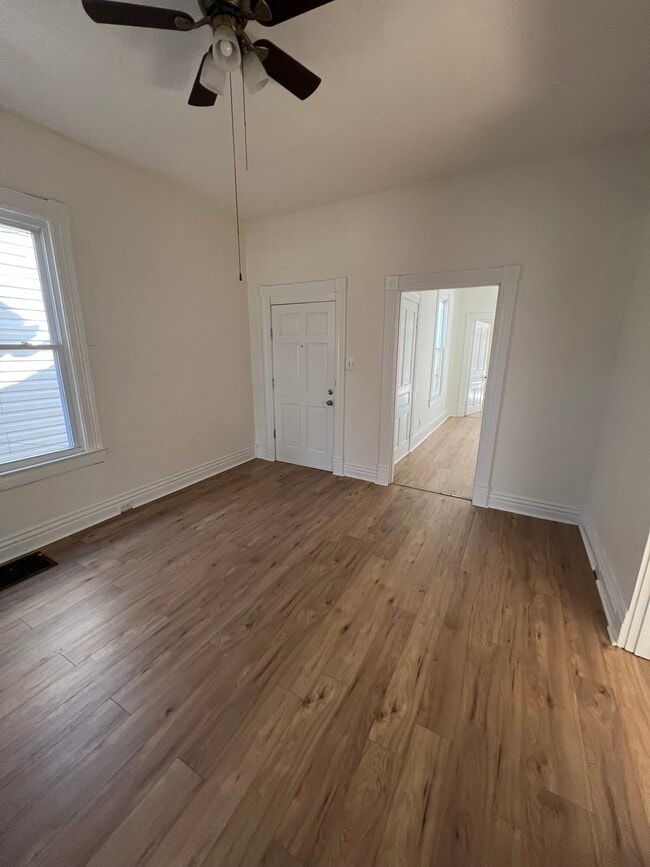 Foto del edificio - 449 E Brandeis Ave