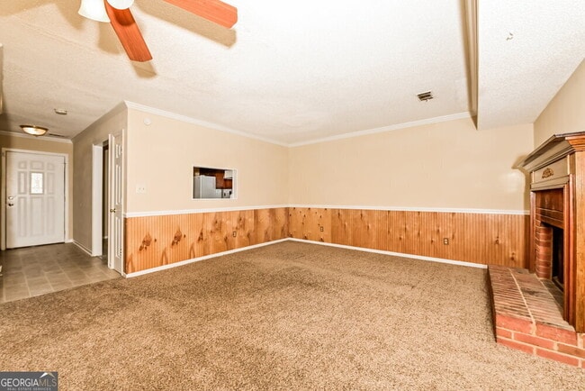 Foto del edificio - 700 Redland Dr