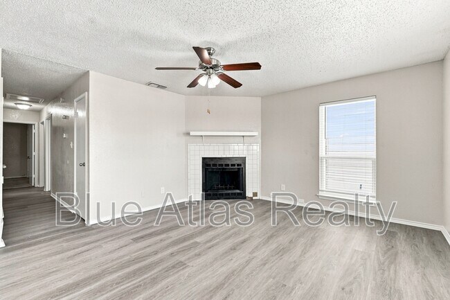 Building Photo - 8133 Foxfire Ln
