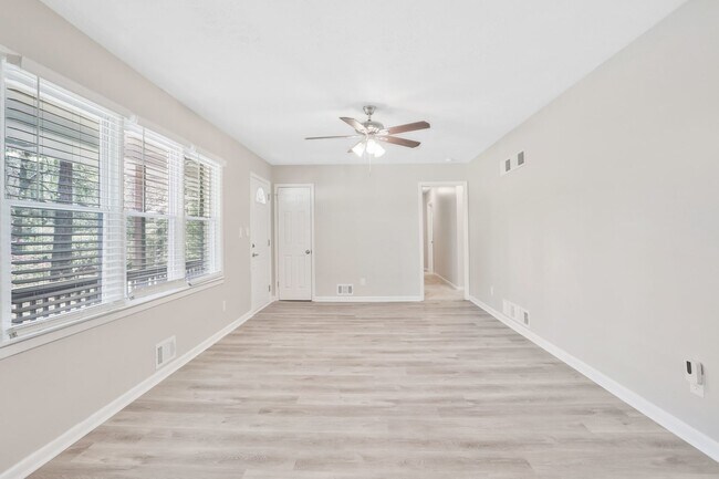 Building Photo - 1254 Angelia Dr Sw