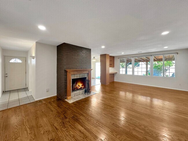 Foto del edificio - Charming 4BD/2BA House in San Carlos W/ W/...
