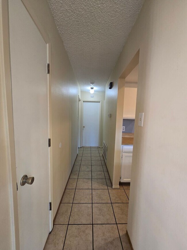 Foto del edificio - 2307 N Grand Ave