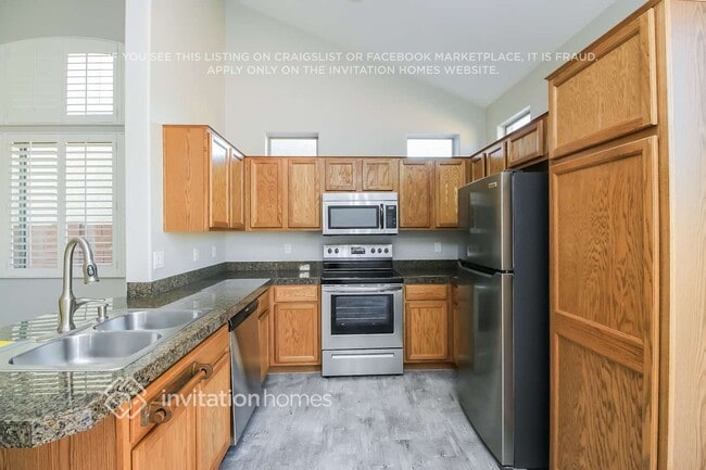 Building Photo - 9912 E Escondido Ave