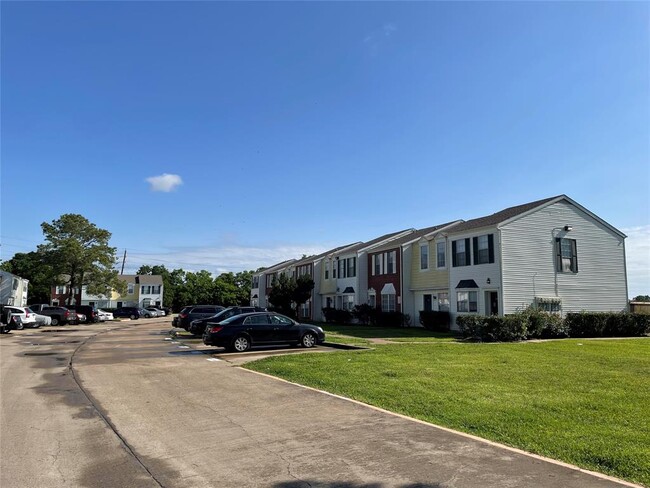 Building Photo - 12910 Ashford Point Dr